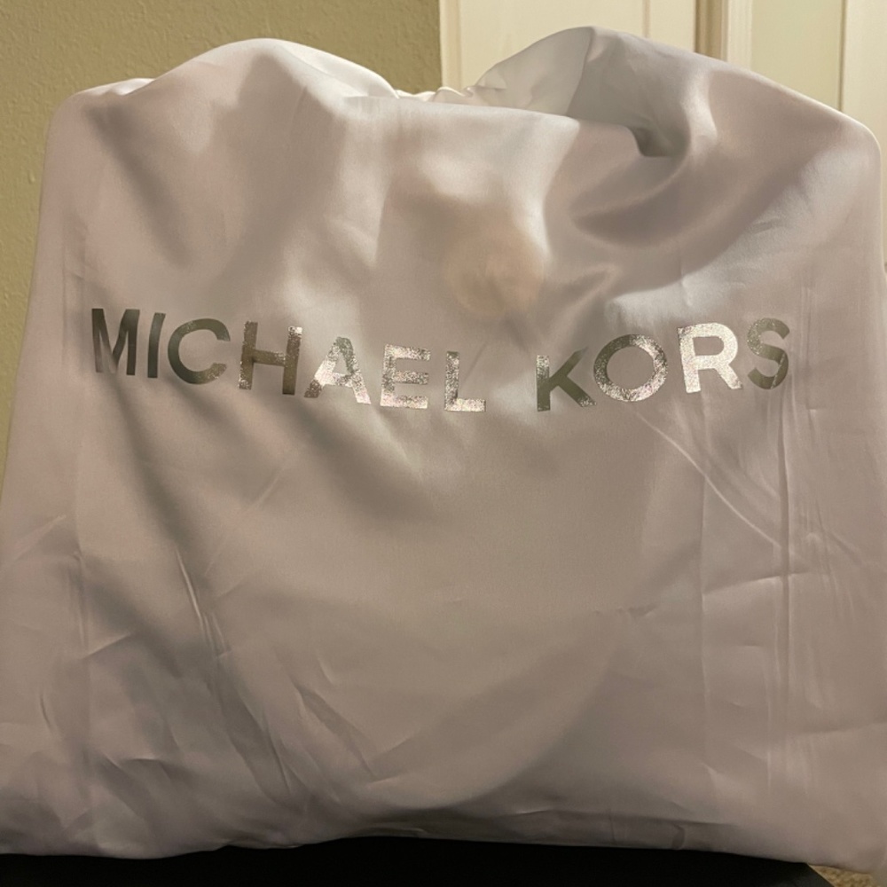 Michael Kors Hamilton Tote - Picture 4 of 5